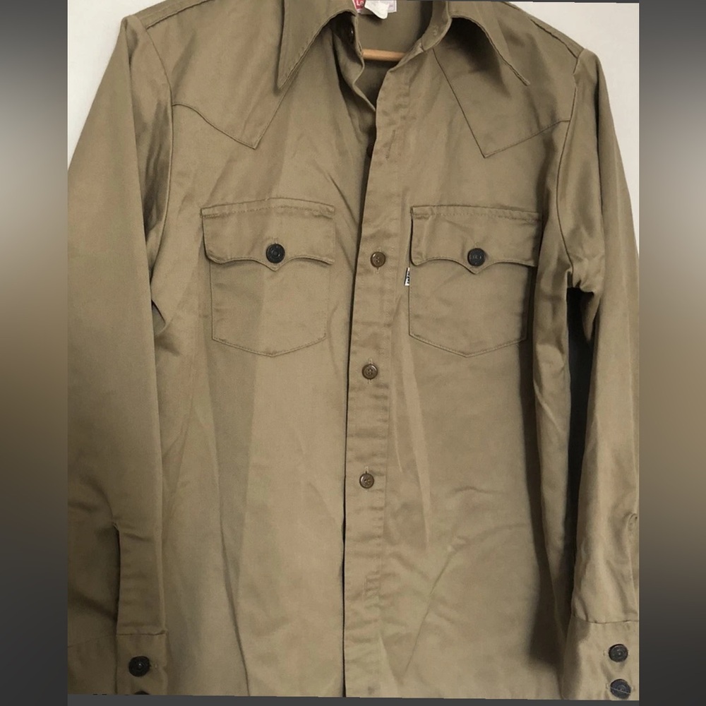 Levi Tan Button-Up shirt Jacket lightweight layering piece